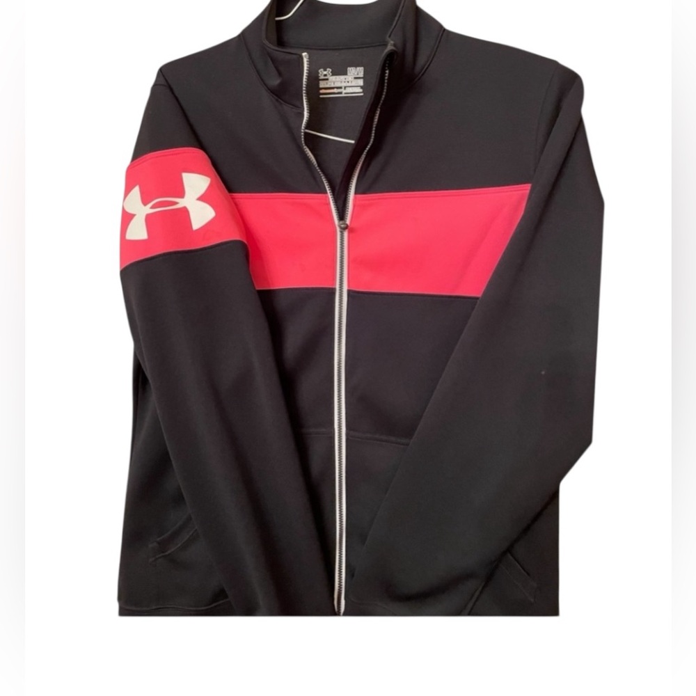 Underarmour (M) women’s black w/pink stripe,like new,zip up. Side pockets